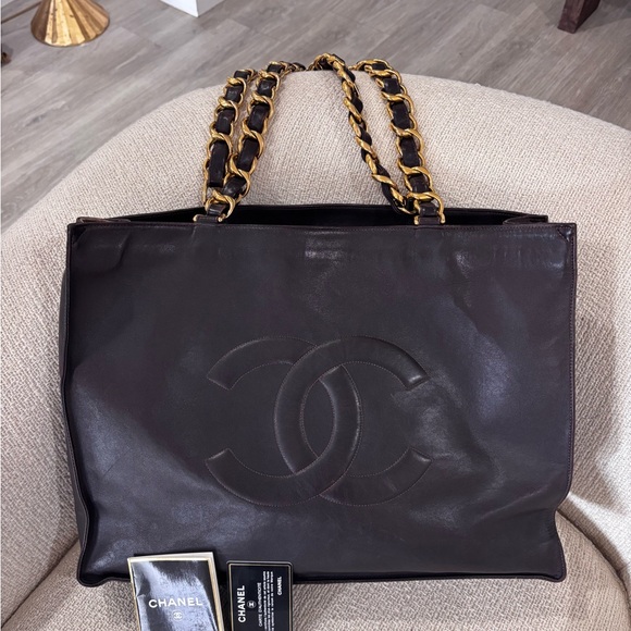 Authentic CHANEL brown CC large lambskin executive tote gold hardware - Picture 2 of 16